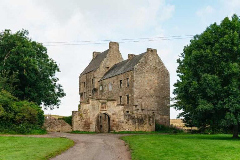 From Edinburgh: Outlander Filming Locations Explorer Tour