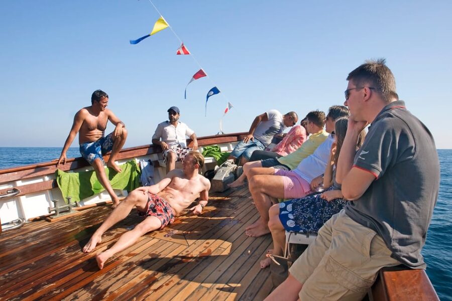 From Forio: Ischia Swim and Snorkel Boat Tour With Lunch