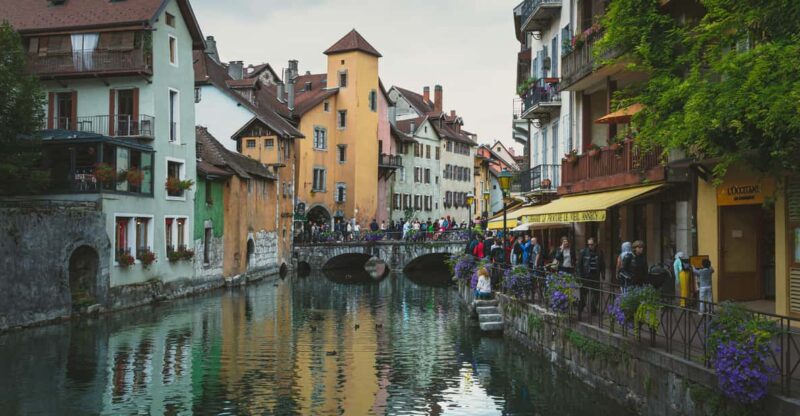 From Geneva: Day Tour for Palais De Iîle, Lake Annecy,Etc. - Tour Experience