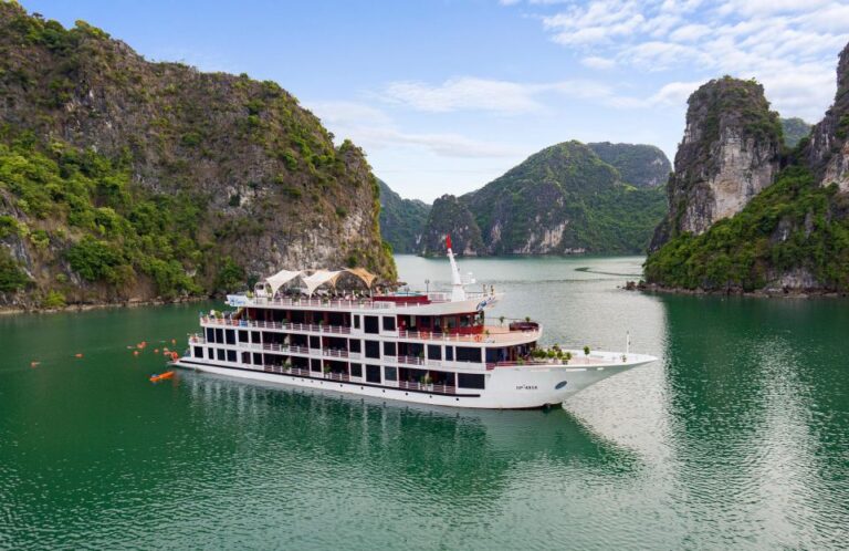 From Hanoi: 2-Day Cruise Trip With Private Balcony & Bathtub