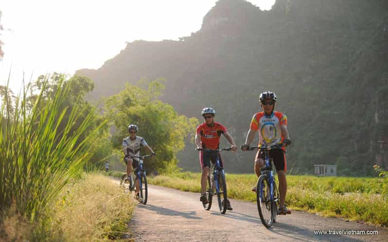 From Hanoi: Bike and Hike Ham Lon Mount and Kayak the Lakes - Activity Overview