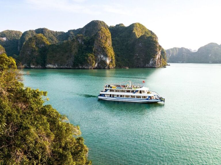 From Hanoi: Full-Day Ha-Long Bay Cruise With Lunch and Entry