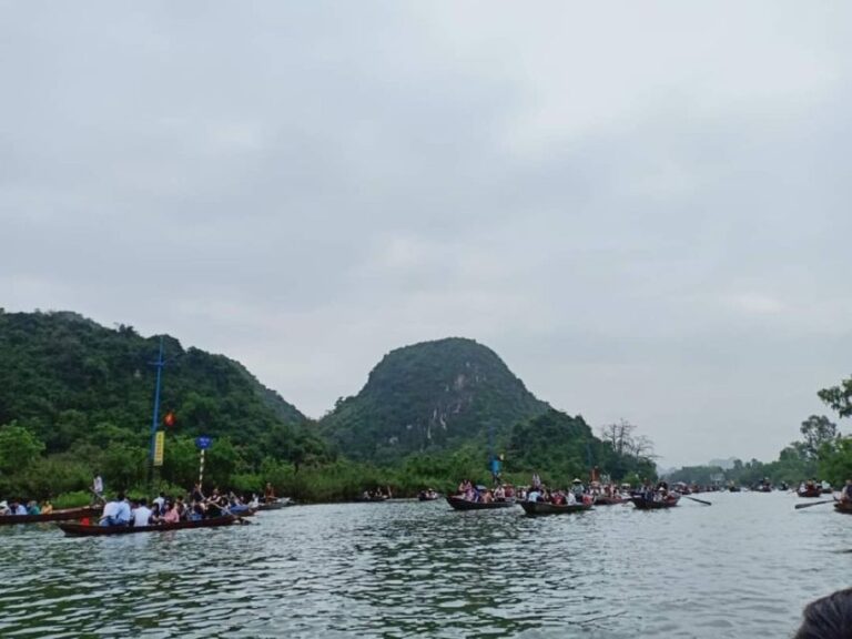 From Hanoi: Perfume Pagoda Tour and Yen Stream Boat Ride