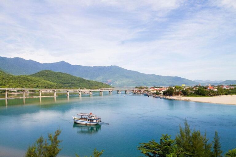 From Hue to Hoi An: Hai Van Pass 4 Stops Sighteeing by Bus