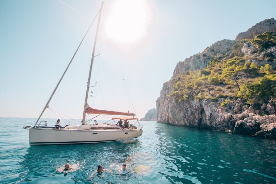 From Hvar: Pakleni Islands & Red Rocks Comfort Sailboat Tour