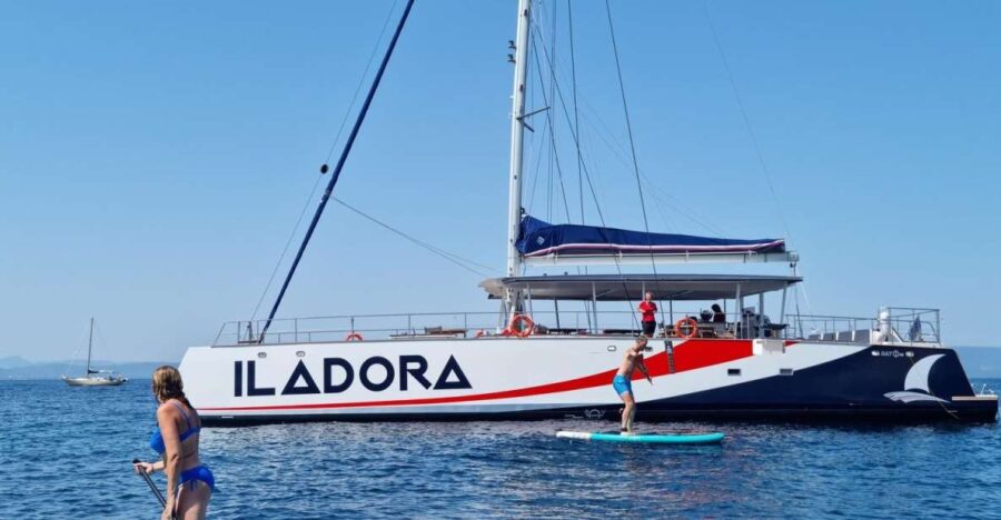 From Hyères: Sunset Catamaran Cruise to Giens Peninsula