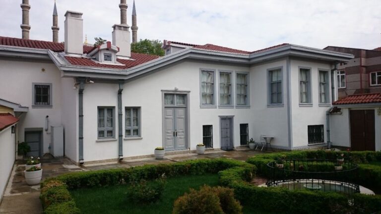 From Istanbul: Private Trip to Bahai House Edirne