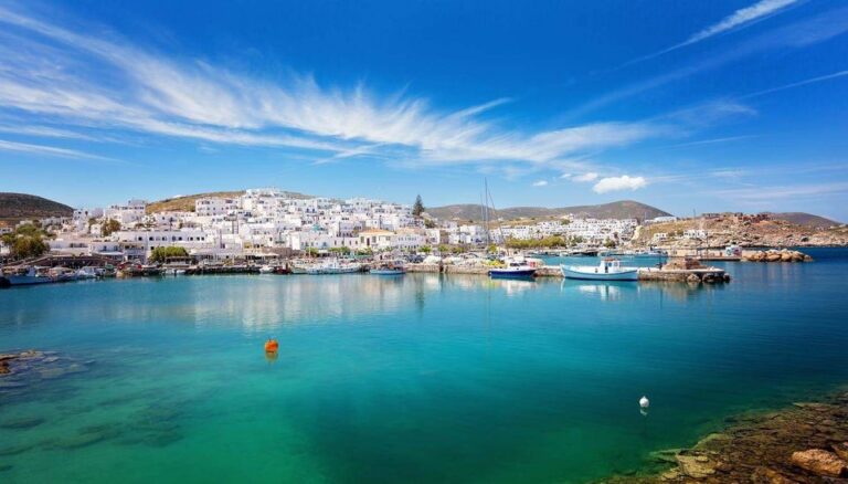 From Naxos: Private Boat Trip to Paros Island