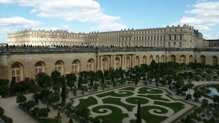 From Paris: Skip-The-Line Versailles Palace Private Tour