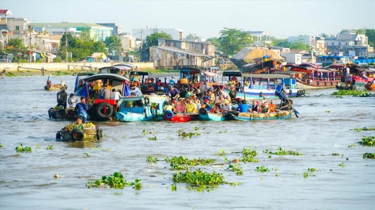 From Phnom Penh: Mekong Delta Floating Market 3 Day Exit HCM