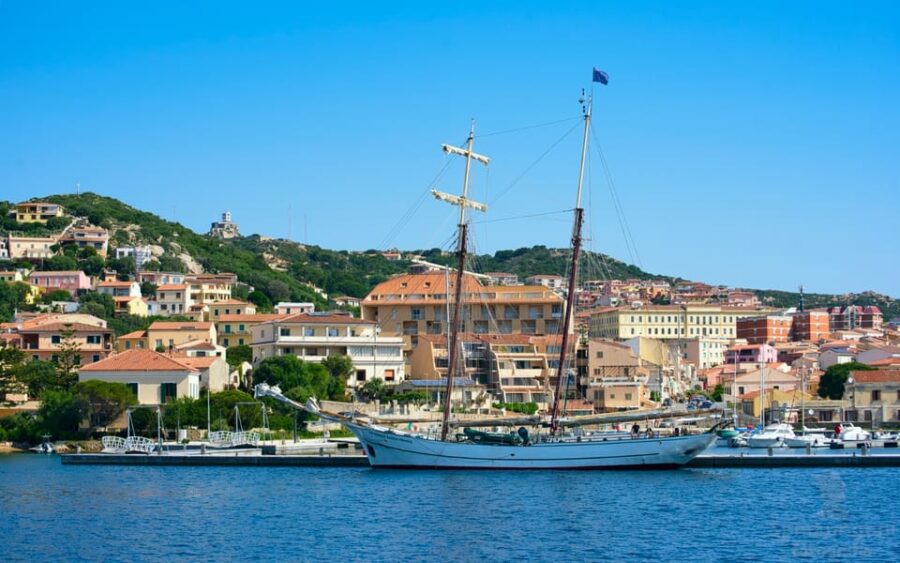 From Santa Teresa Gallura: Maddalena Archipelago by Dinghy