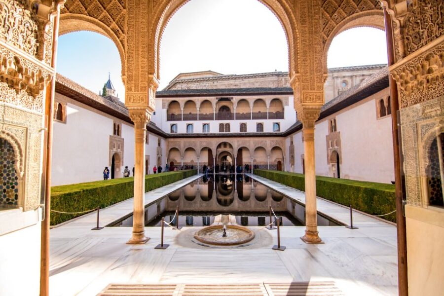 From Seville: Granada Day Trip With Alhambra and Albaicín