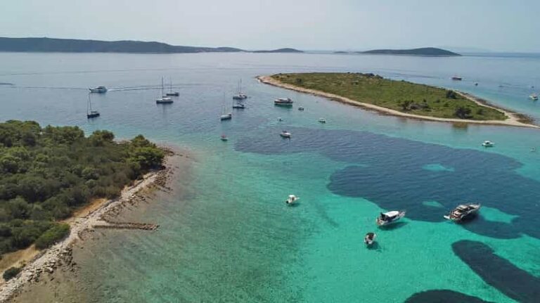 From Trogir/Kaštela: Private Blue Lagoon Speedboat Cruise