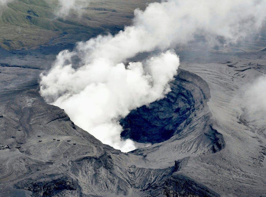 Fukuoka: Mt. Aso Volcano & Kurokawa Onsen Scenic Day Tour - Itinerary Highlights