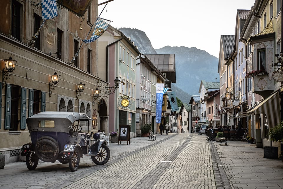 Garmisch-Partenkirchen: Private Evening Guided Walking Tour - Experience Highlights