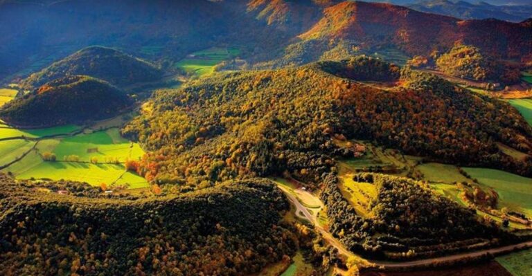 Girona: Volcano Area, Besalú, and Banyoles Lake Tour