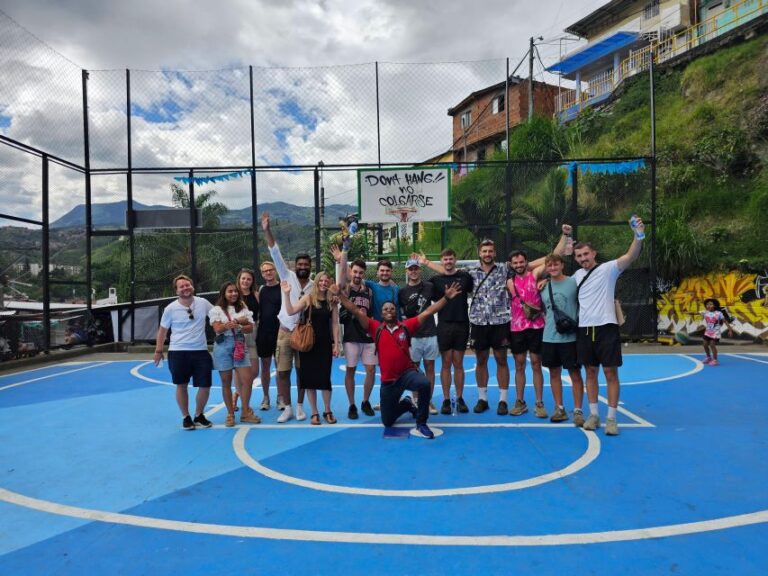 Graffiti Tour Comuna 13 and Cable Car (Made by Local Guides)