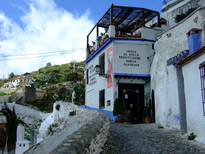Granada: Albaicín, Sacromonte & Museum of Caves Walking Tour