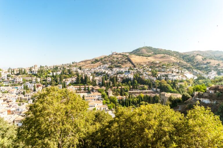 Granada: Alhambra and Generalife Garden Ticket & Guided Tour