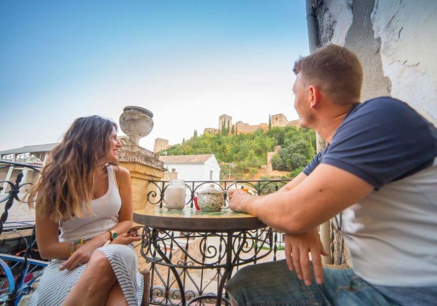 Granada: Half-Day 4-Neighborhoods 4-Cultures Private Tour