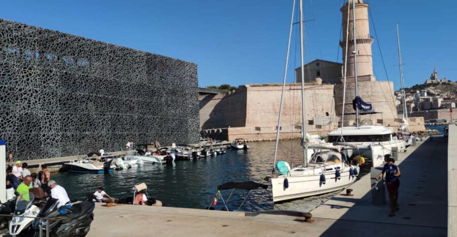 Half Day Boat Cruise on the Archipel & Calanques