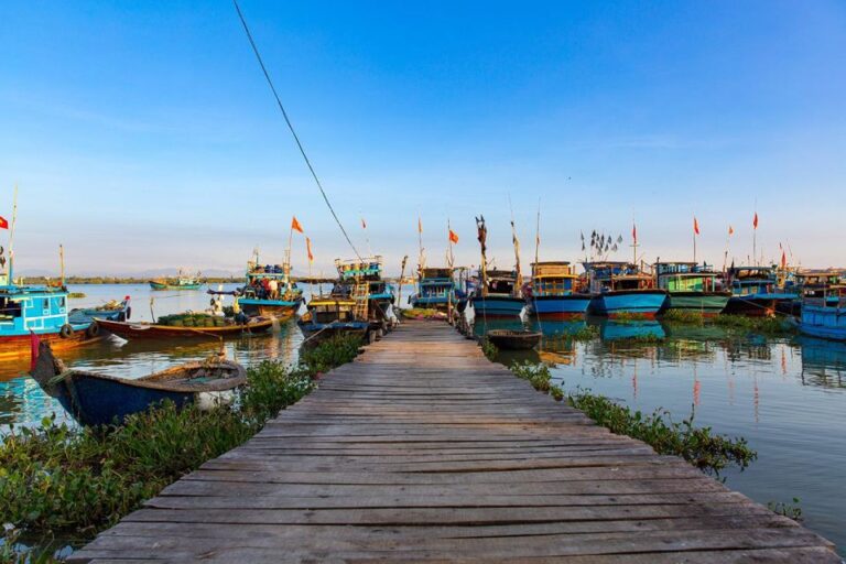 Half-day Fish Village & Famous Vietnam Sampan