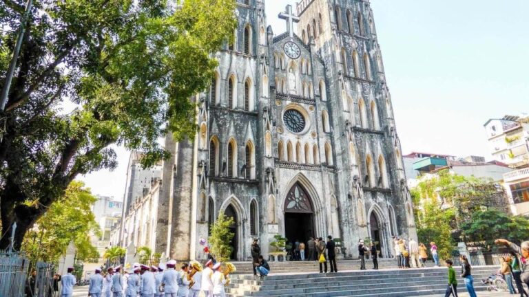 Half-Day Hanoi Foodie Tour by Motorbike