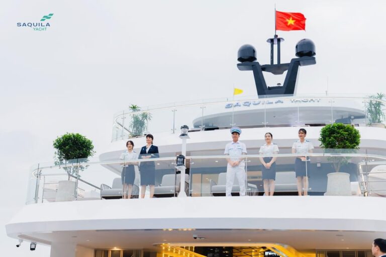 Halong City Voyage on a Luxury Yacht for 4 Hours From Halong