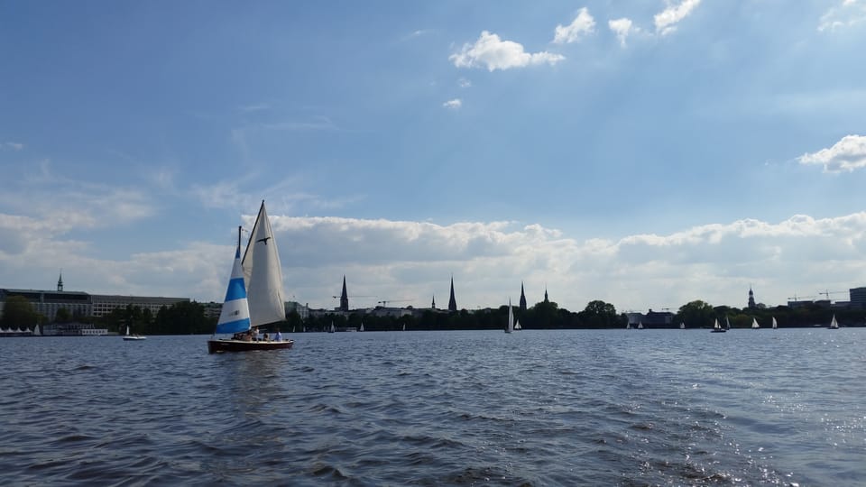 Hamburg: 1.5-Hour Sailing Sightseeing Tour on Aussenalster - Booking Information