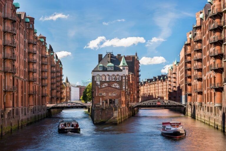 Hamburg: Hamburg and Lübeck City Highlights Private Day Tour