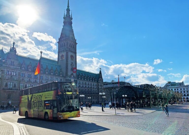 Hamburg: Line F Hop-On Hop-Off Bus and Boat Tour