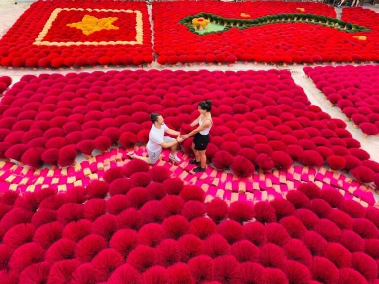 Hanoi: Guided Half-Day Incense & Hat-Making Tour Group Of 9