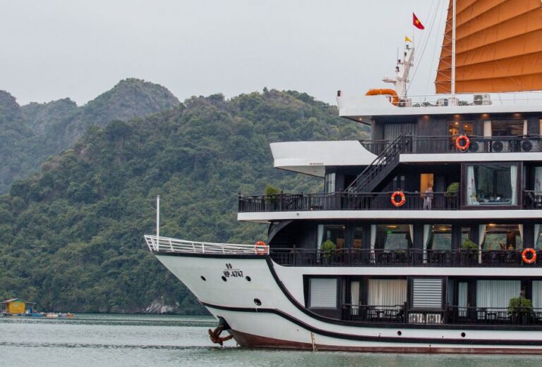 Hanoi: Halong Bay 2-Day Luxury Cruise With Private Balcony