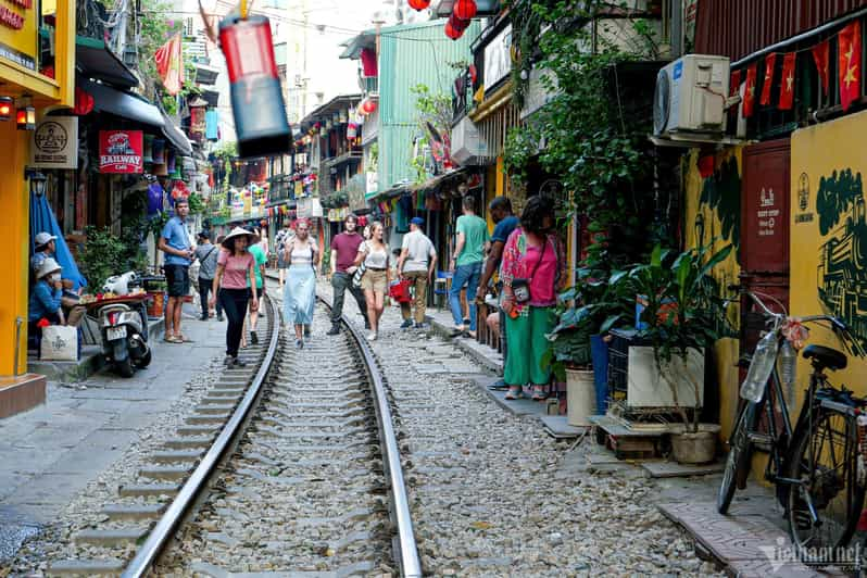 Hanoi Private Train Street Tour: Local Cuisine & Train View - Overview of the Tour