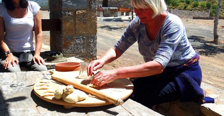 Heraklion: Private Cooking Class & Dinner at a Village House