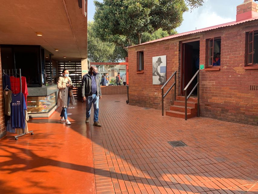 Historical Soweto & Apartheid Museum Tour - Exploring Sowetos Rich History