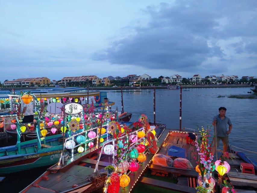 Hoi An Boat Lantern With Release Flower Hoai River At Night - Overview of the Experience