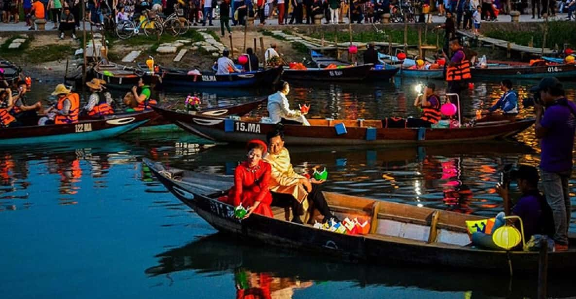 Hoi An: Boat Ride on Hoai River & Release the Flower Lantern - Overview of the Experience