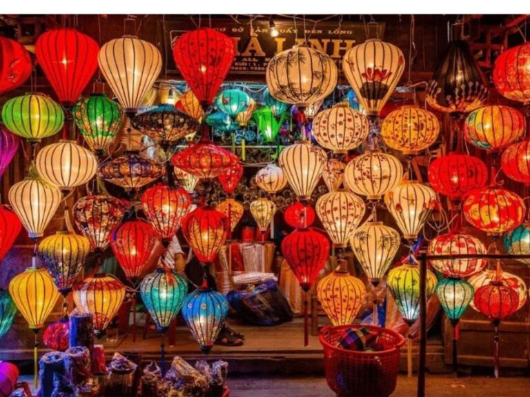 Hoi An: Hoai River Boat Trip by Night With Release Lantern