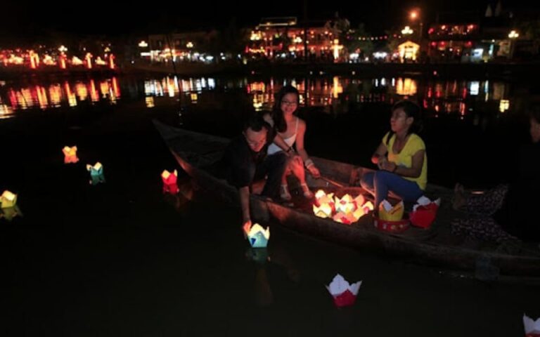 Hoi An: Hoai River Night Boat Trip and Floating Lantern