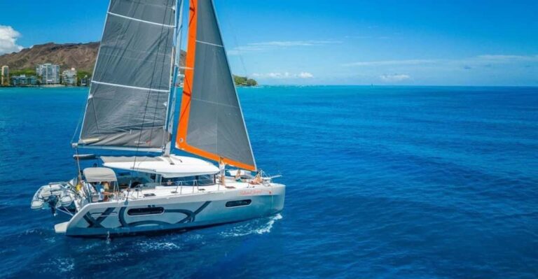 Honolulu: Island Jewel Luxury Catamaran Charter