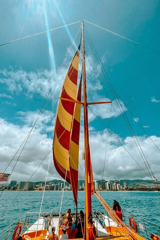 Honolulu: Sunset Catamaran Sailing Experience - Meeting Point and Check-In