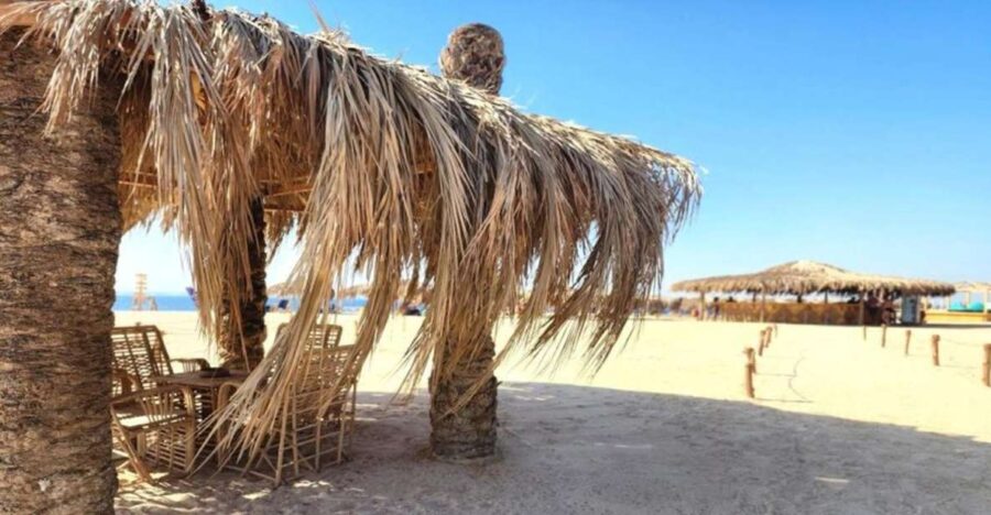 Hurghada: Magawish Island & Parasailing Tour W Buffet Lunch