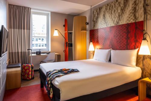 Ibis Rotterdam City Centre - Hotel Overview and Location