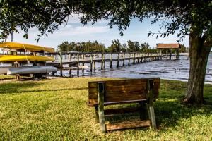 Island View Cottages Sebastian - Hotel Overview and Location