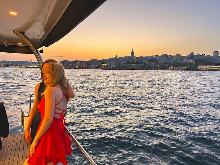 Istanbul: Bosphorus Cruise by Yacht at Daytime or Sunset - Overview of the Bosphorus Cruise