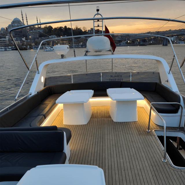 Istanbul: Bosphorus River Sunset Yacht Tour With Commentary - Itinerary Highlights