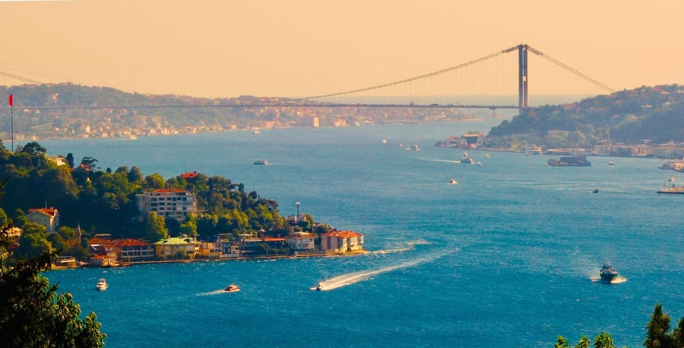 Istanbul: Bosphorus Strait and Black Sea Cruise With Lunch - Key Points