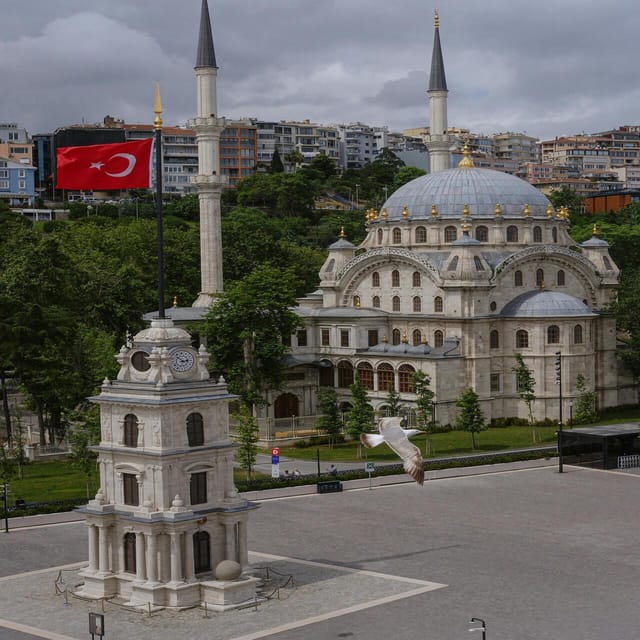 Istanbul: First-Day Walking Tour With Tea and Simit - Overview of the Tour