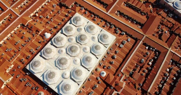 Istanbul: Grand Bazaar Rooftops Private Walking Tour